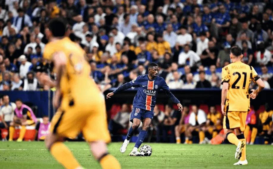 赛场表现与 赛场表现与