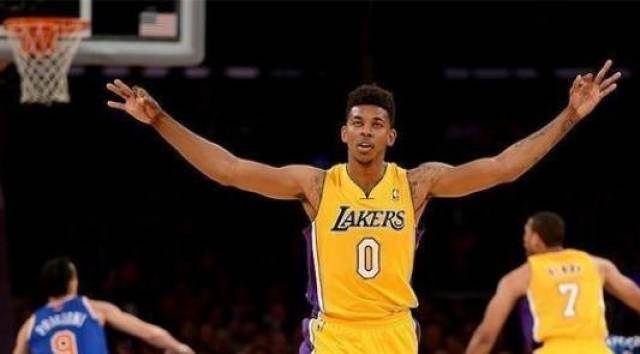 把更衣室拧 把更衣室拧